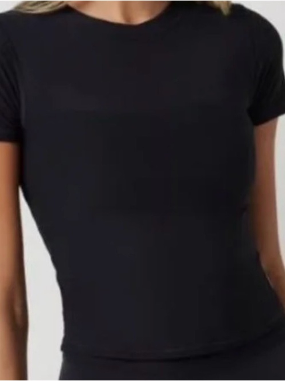 Vuori Hot Mesh Black Short Sleeve Crewneck Tee